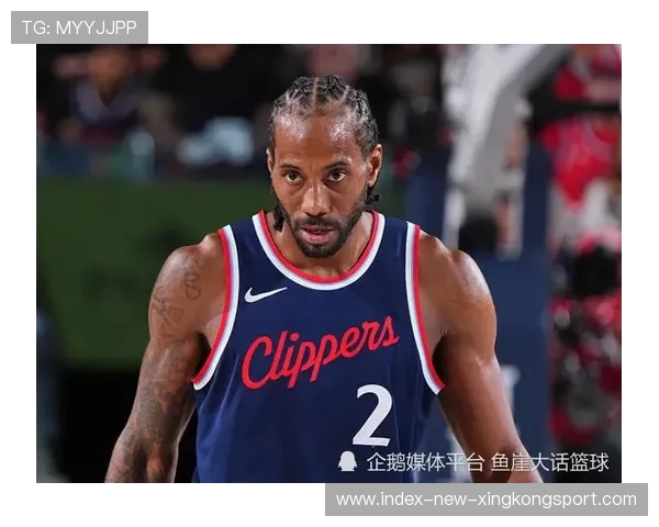 伦纳德连续命中外线，快船靠他在半场领先