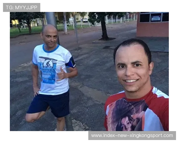 UFC贴身缠斗与重击训练课——突破极限，成就战斗之王